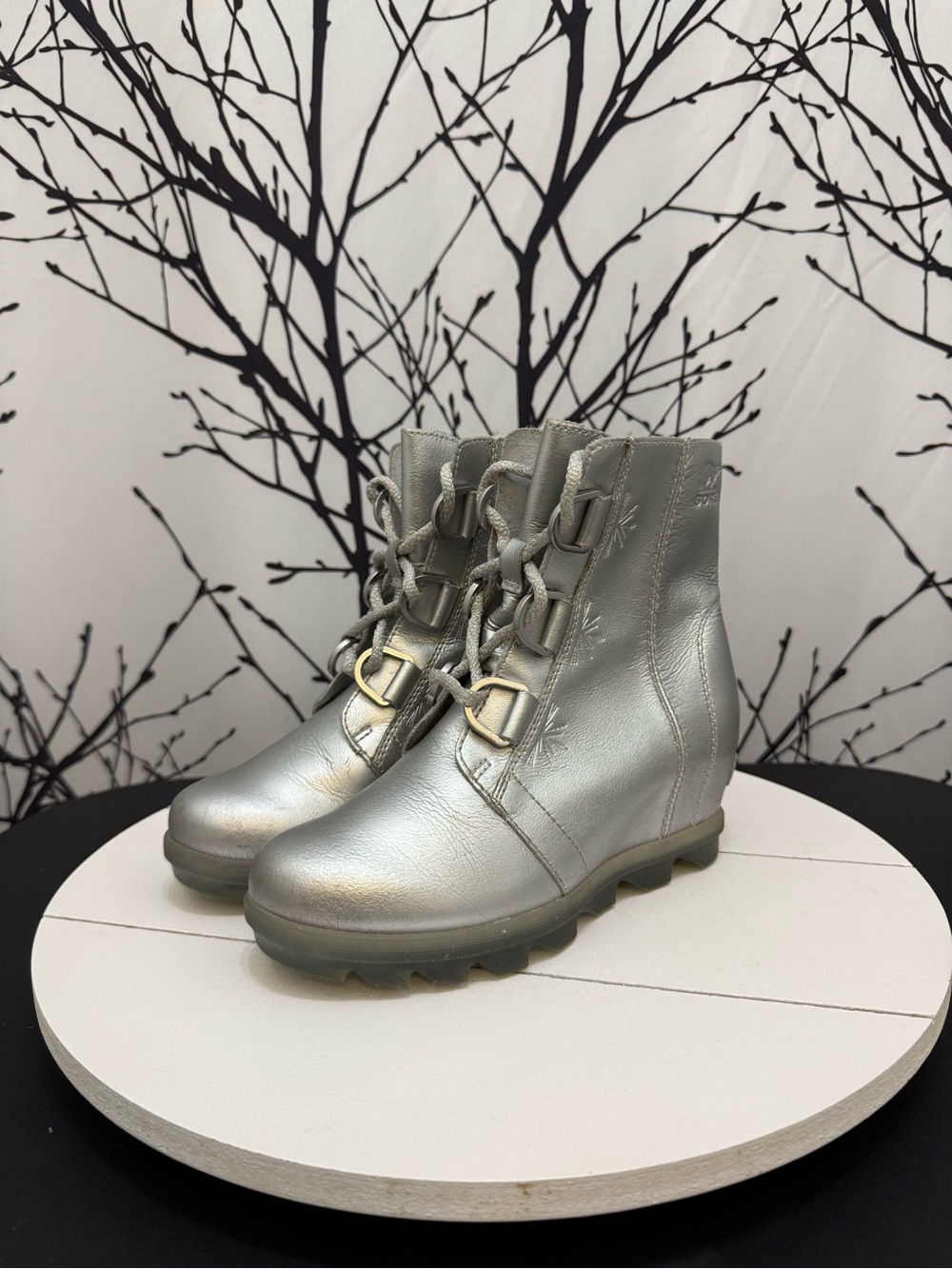 Sorel Disney X Joan of Arctic Frozen Youth Size 3 Silver Lace Wedge Boots